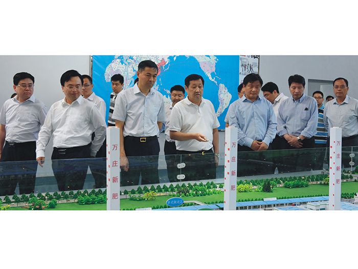 安阳市委书记李公乐（左三）上任伊始即赴好色先生TV免费下载调研